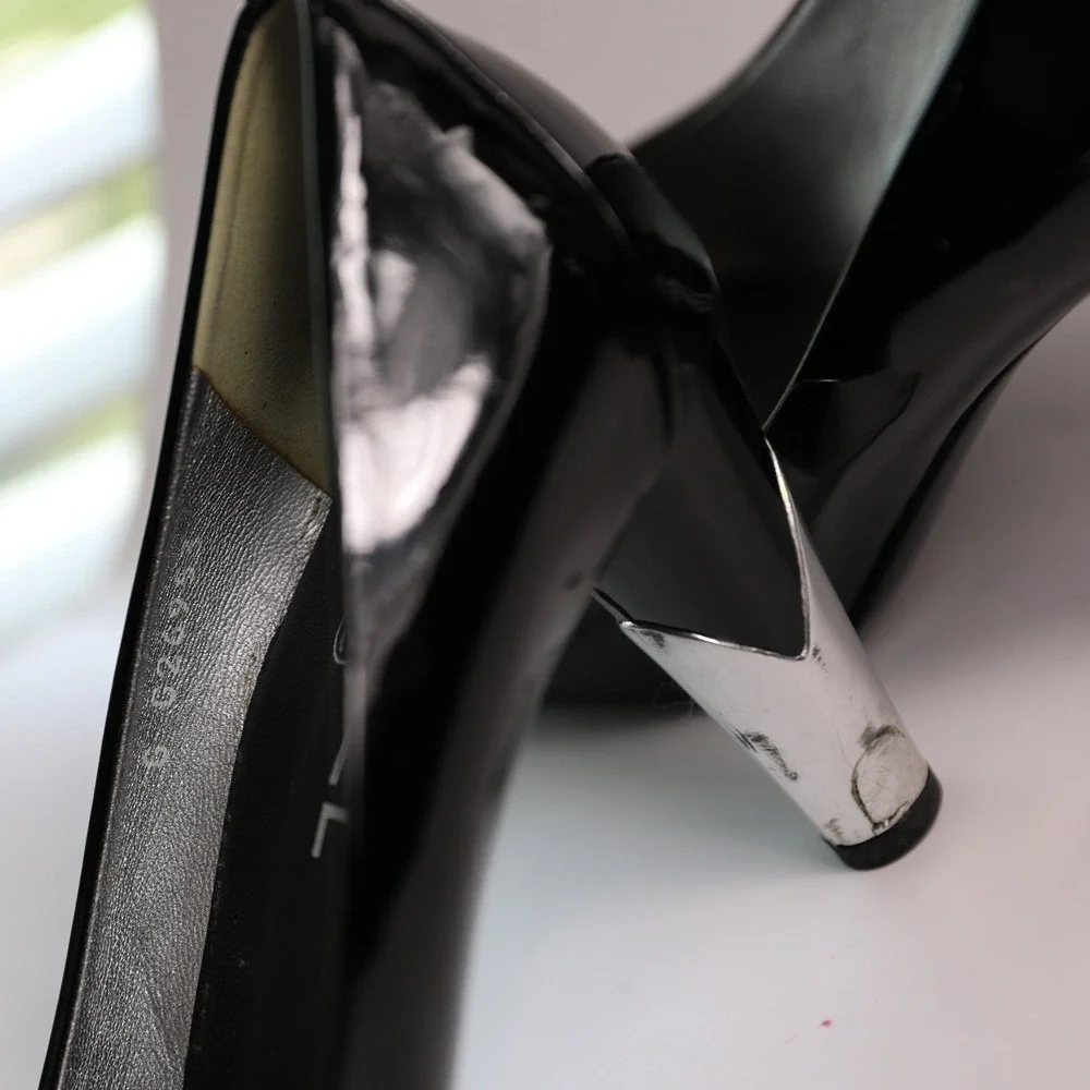Chanel Black Patent Leather CC Logo Silver Heel Pumps Size 41 Made in‎ Italy